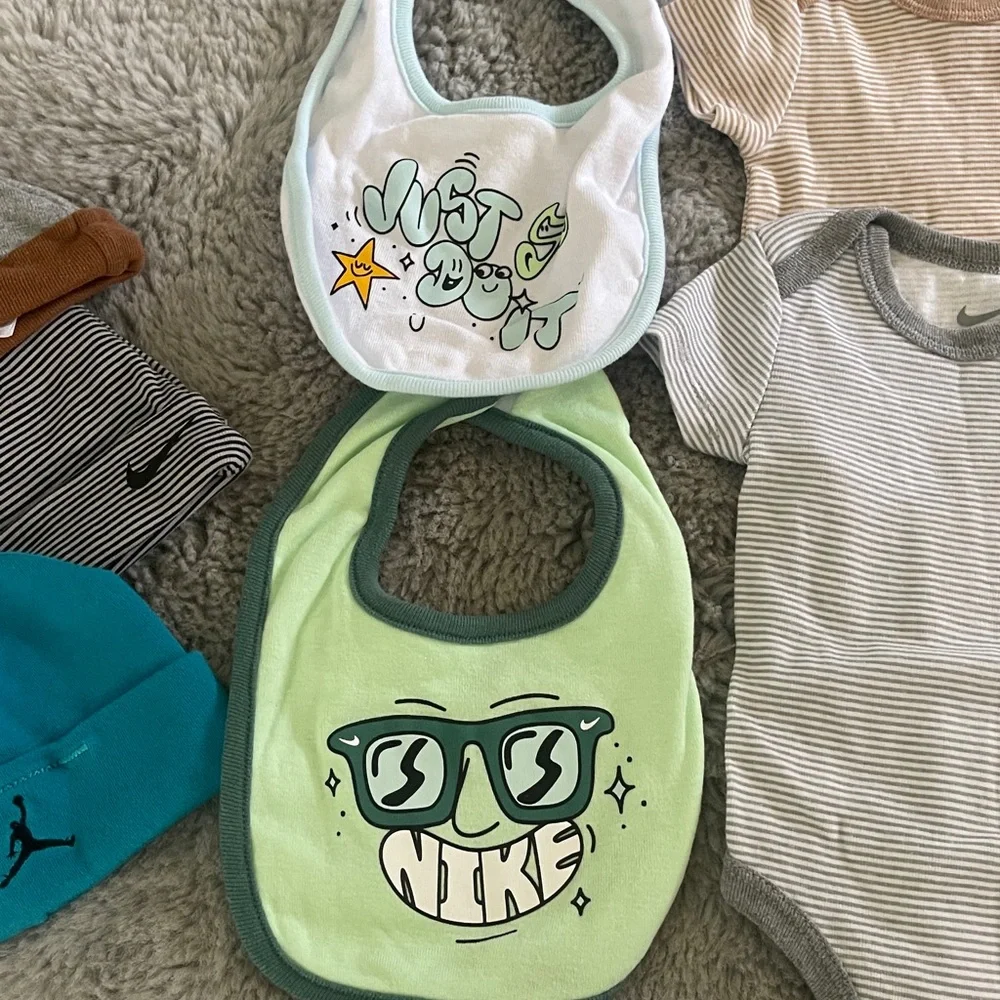 Nike Green and Teal Baby Bib Set Bodysuits Hats with Logo